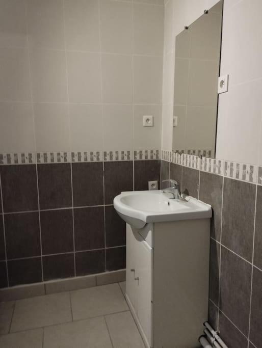 Apartamento Agreable Maison Avec Parking Gratuit Amiens Exterior foto