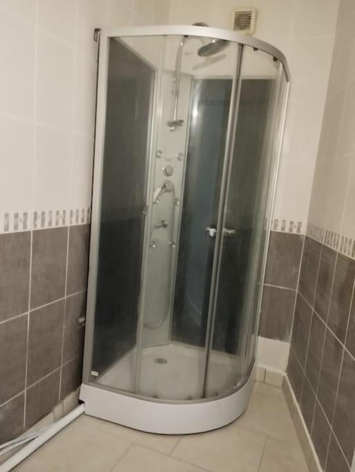 Apartamento Agreable Maison Avec Parking Gratuit Amiens Exterior foto
